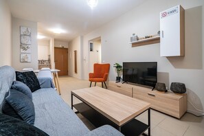 Living area - Downtown Family Apartment Walk to Metro by ΜΡS (Athina)