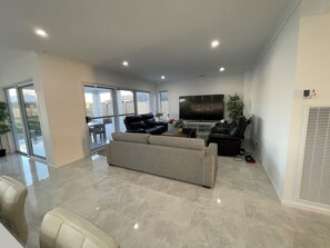 Living area - 1 Ensuite room in Mount Duneed (Mount Duneed)