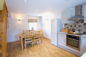 Fridge, microwave, oven, stovetop - Charming barn Conversion with 2 Bedrooms in beautiful Peak District countryside. Sleeps 4. (Bakewell)
