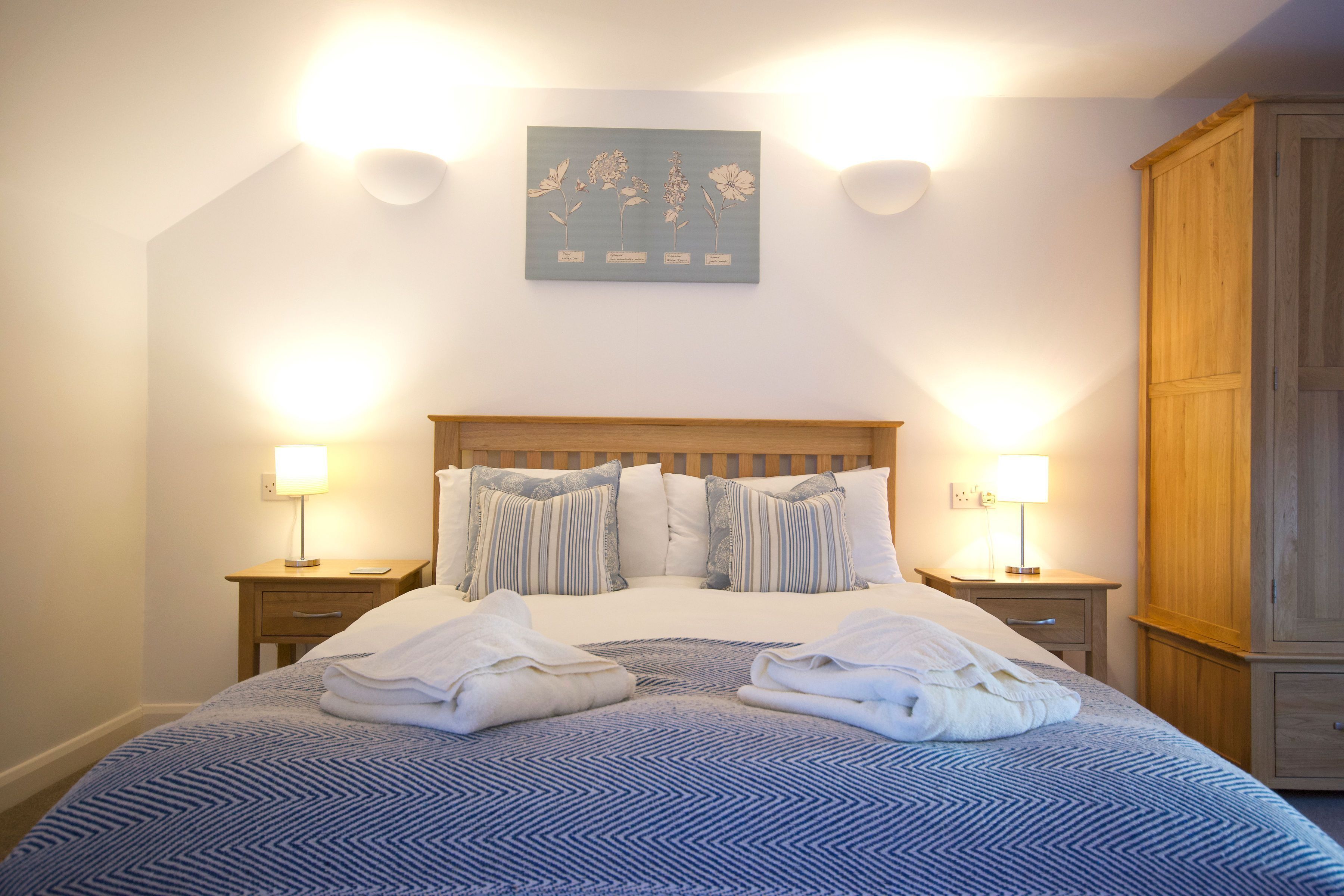 Iron/ironing board, free WiFi, bed sheets