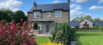 Beautiful 4 Bedroom Farmhouse, Nr Chelmorton, Peak District. Sleeps 8