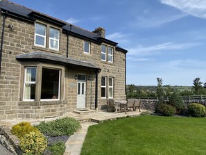 Exterior - Beautiful 4 Bedroom Farmhouse, Nr Chelmorton, Peak District. Sleeps 8 (Nr Chelmorton)
