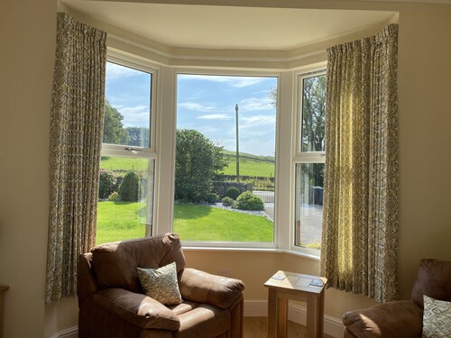 Beautiful 4 Bedroom Farmhouse, Nr Chelmorton, Peak District. Sleeps 8