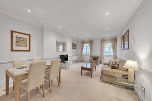 Living area - Sophisticated Mayfair Central London Base (London)