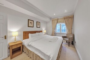 1 bedroom, iron/ironing board, WiFi, bed sheets - Sophisticated Mayfair Central London Base (London)