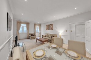 Living area - Sophisticated Mayfair Central London Base (London)