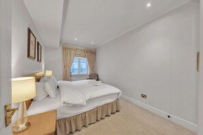 1 bedroom, iron/ironing board, WiFi, bed sheets - Sophisticated Mayfair Central London Base (London)