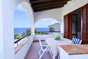 Outdoor dining - Marina Guest House by Biddizzi Rari - near the beach and veranda with sea view (Sciacca)