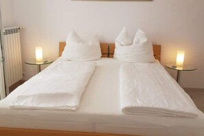 1 bedroom, WiFi - Quarto Duplo com Vista para o Jardim - Conforto, Design e Natureza na Ístria (Rabac)