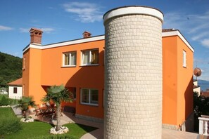 Exterior - Quarto Duplo com Vista para o Jardim - Conforto, Design e Natureza na Ístria (Rabac)