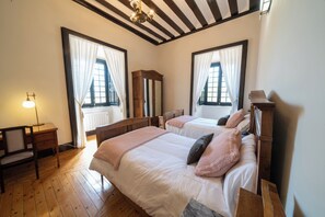 Internet, bed sheets - THE PRADOREY INN (GUMIEL DE MERCADO)