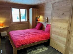 2 bedrooms, iron/ironing board, WiFi, bed sheets - Chalet Serre Chevalier Hautes Alpes Altitude 1500m - Winter and Summer (Le Monêtier-les-Bains)