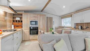 Cookware/dishes/utensils