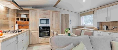 เครื่องครัว/จาน/ช้อนส้อม