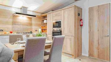 Cookware/dishes/utensils