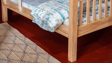 Dortoir Partagé, balcon, vue montagne | Coffres-forts dans les chambres, fer et planche à repasser