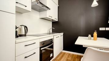 Réfrigérateur, grille-pain