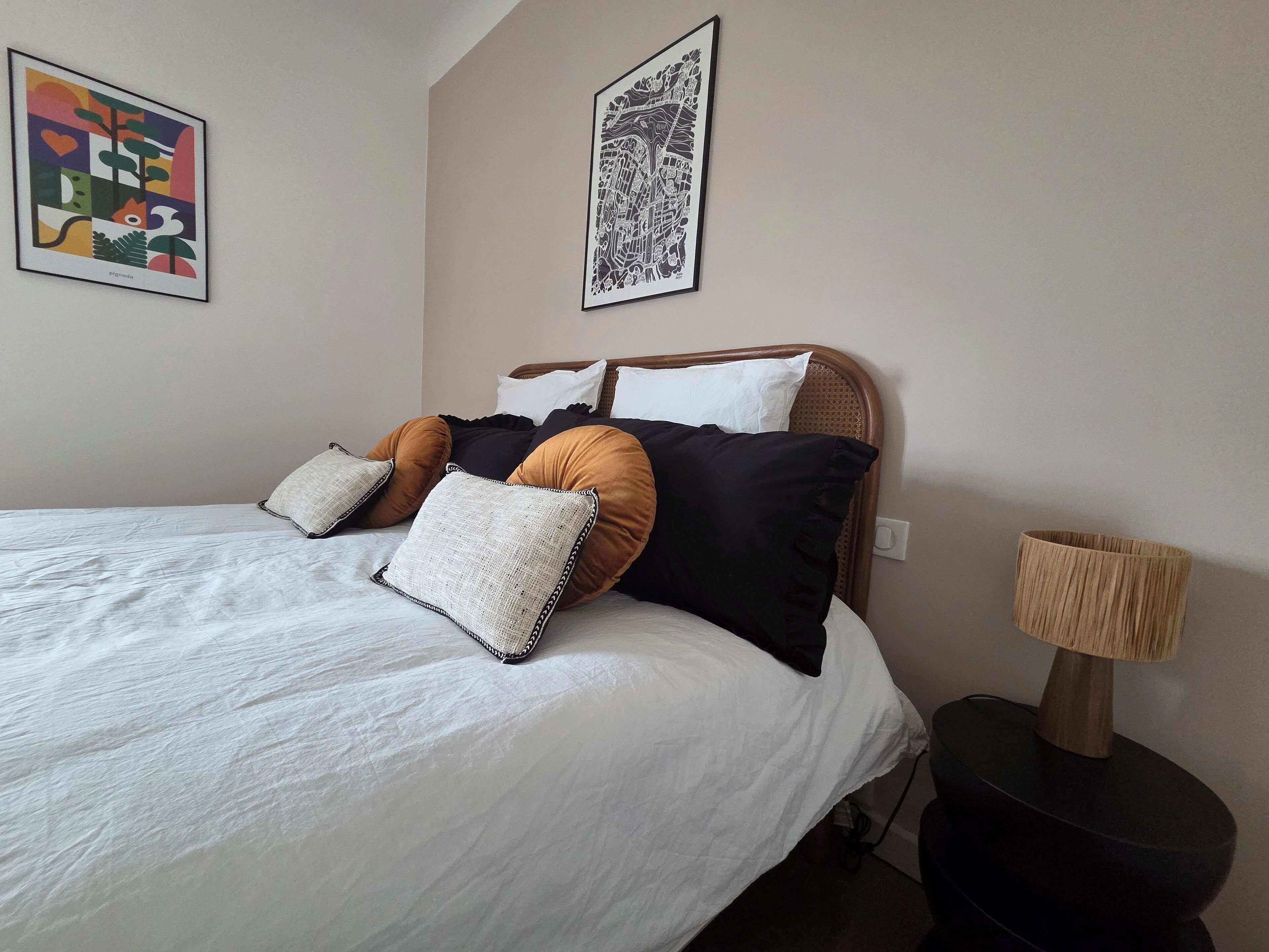 Fer et planche à repasser, accès Internet, draps fournis