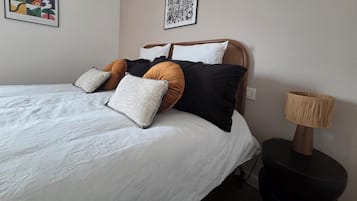 Fer et planche Ă repasser, accĂšs Internet, draps fournis