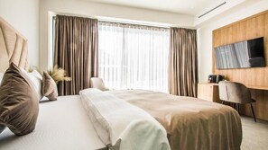 In-room safe, iron/ironing board, free WiFi - Central Carol APARTHOTEL (Bucharest)