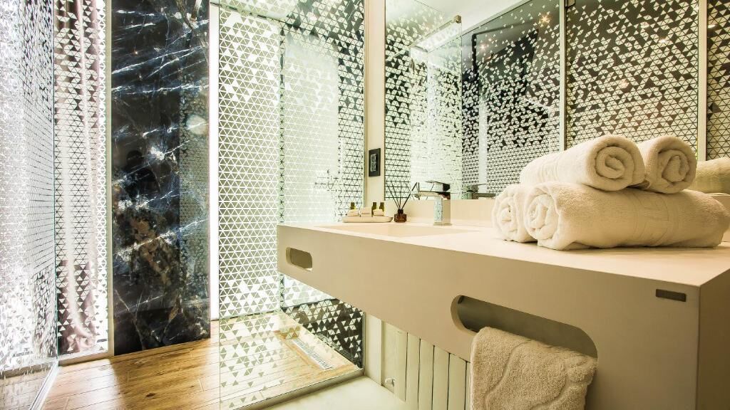 Standard Double Room | Bathroom | Bathrobes, slippers