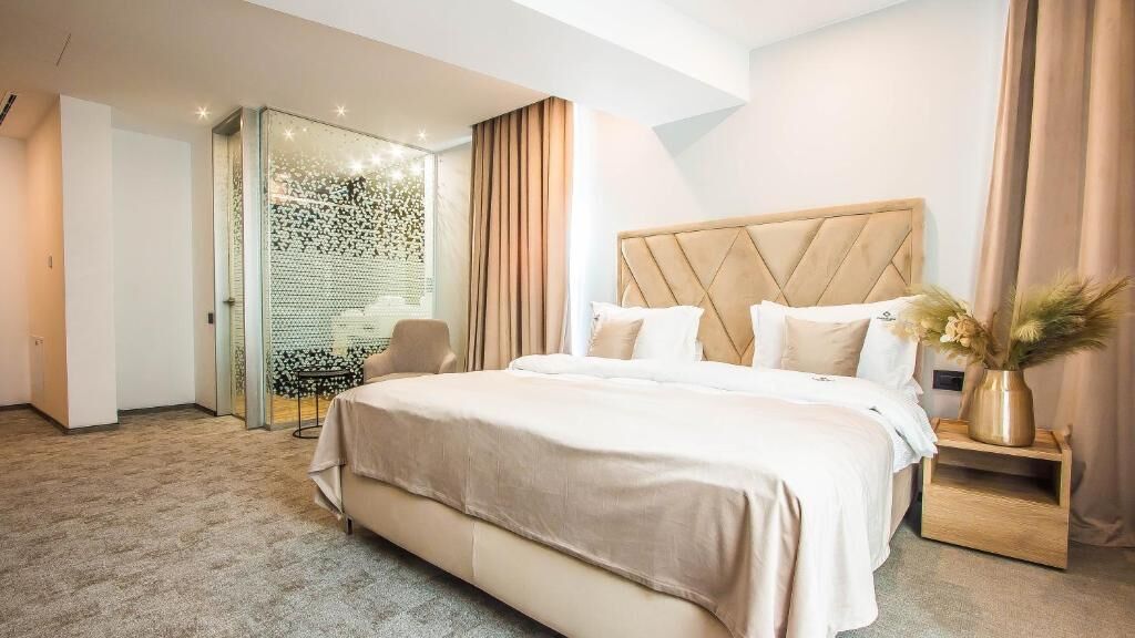 In-room safe, iron/ironing board, free WiFi