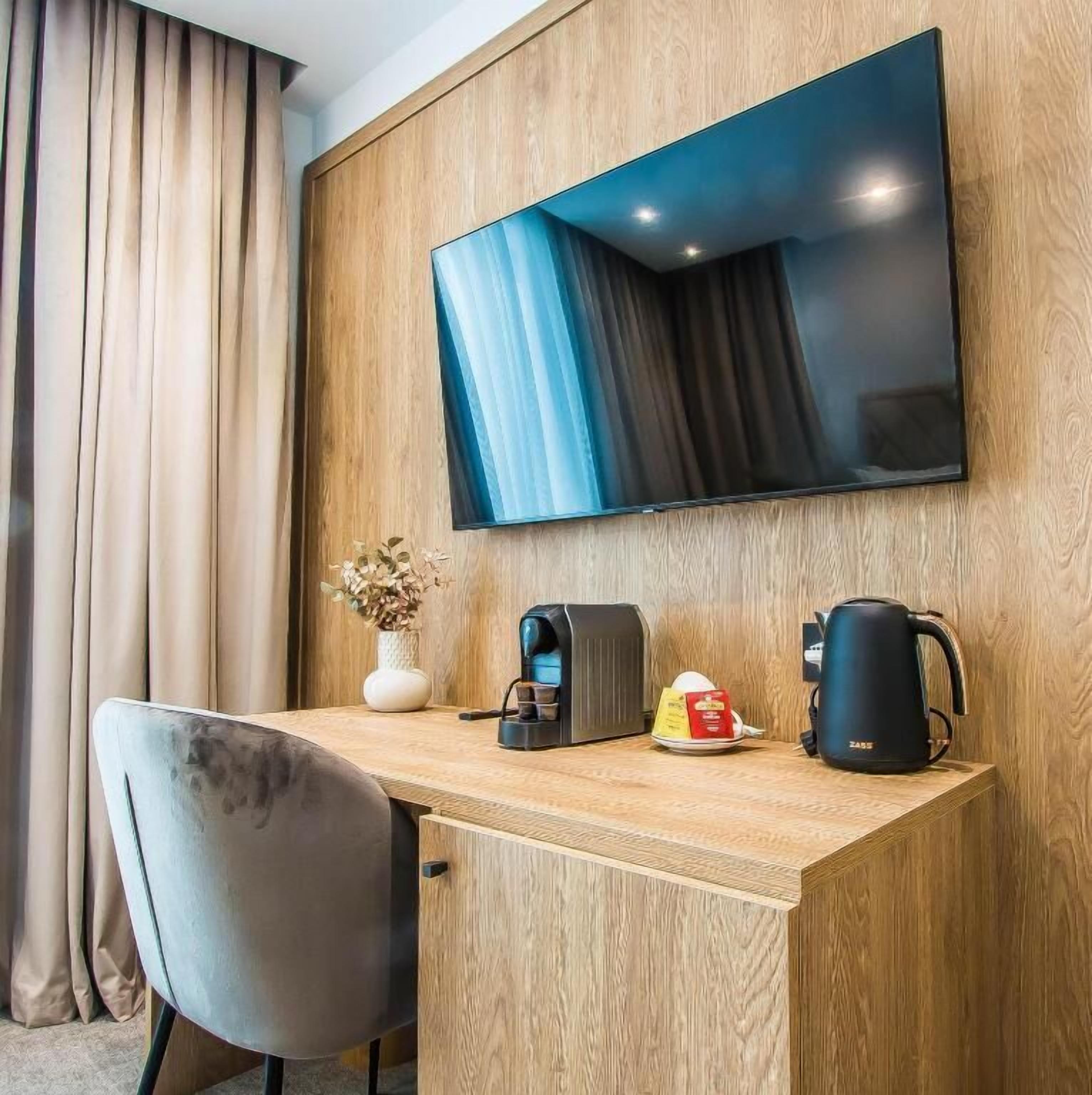 Premium Double Room, Balcony | Interior