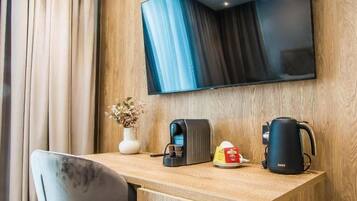 Premium Double Room, Balcony | Interior