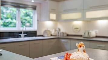 Dishwasher, cookware/dishes/utensils