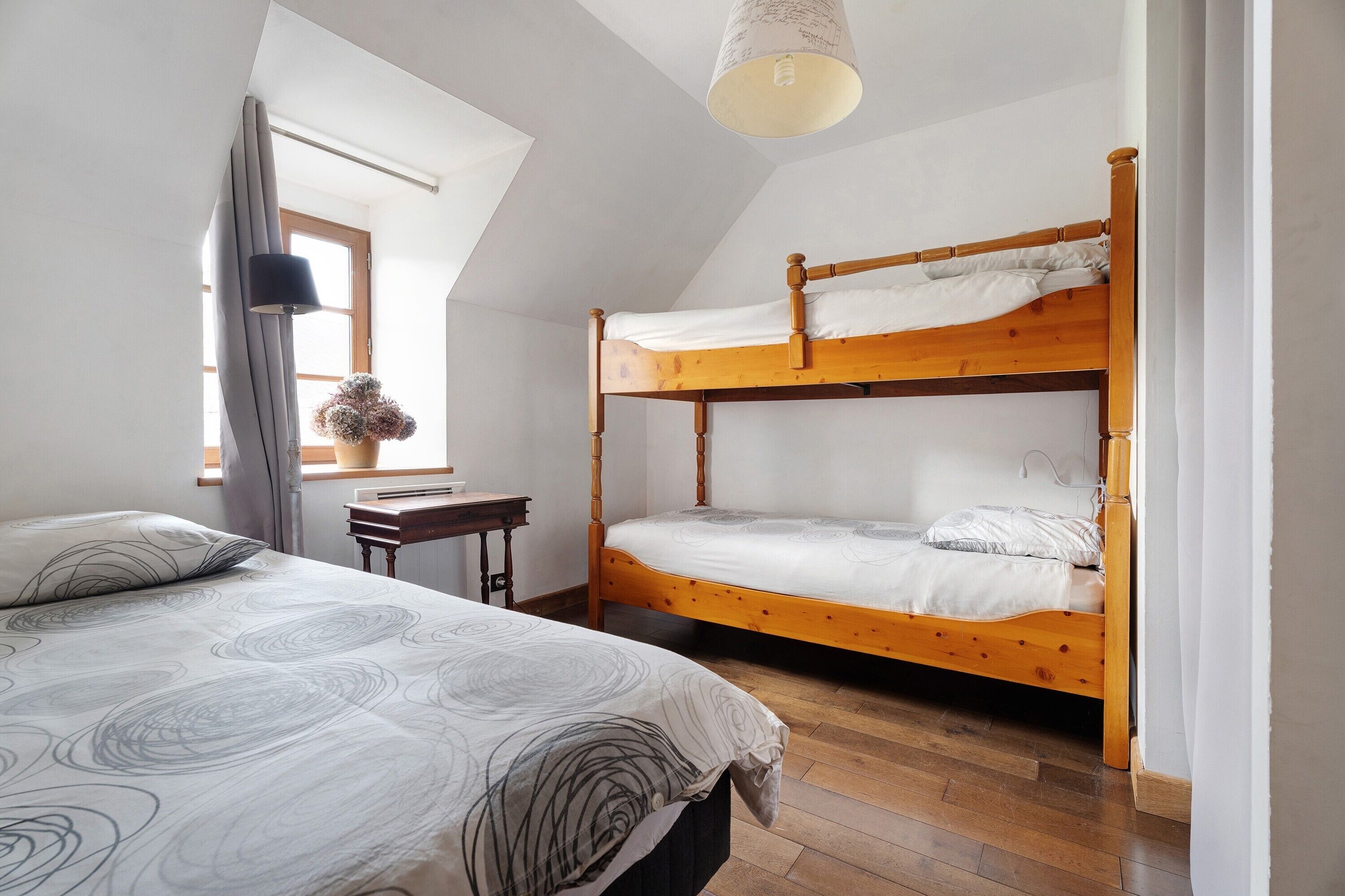 2 quartos, ferros/tábuas de passar roupa, Wi-Fi, roupa de cama
