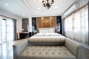 Iron/ironing board, Internet, bed sheets - Wonderland Amethyst Luxury Villa (Muang Pattaya)