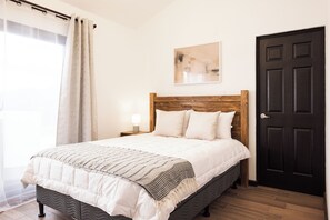 4 habitaciones, tabla de planchar con plancha, wifi y ropa de cama 