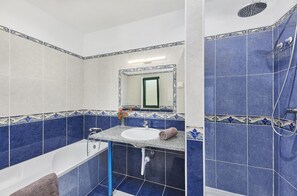 Shower, hair dryer, bidet, towels - CASA BRISA DO RIO, Malhada do São (Rural) (Tavira)