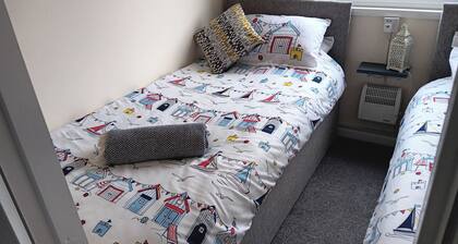 Seahorse Chalet Sleeps 6 Pets Log Burner Beach