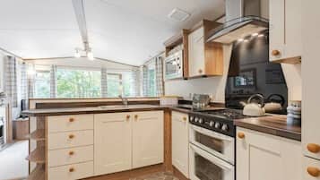 Cookware/dishes/utensils