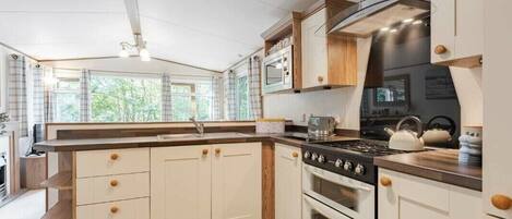 Batterie de cuisine, vaisselle et ustensiles