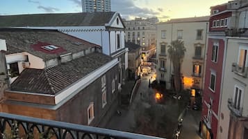 Kahden hengen huone, parveke, kaupunkinäköala | Ilmainen Wi-Fi