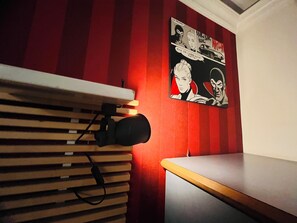 Family Room, Balcony, City View | Free WiFi - Parthenope b&b (Napoli)