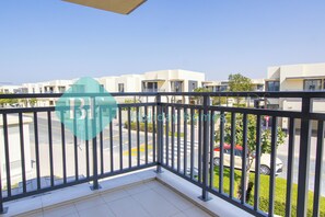 House, Balcony | Property grounds - Bloomfields Royal 4BR Villa Dubai Hill (Dubai)