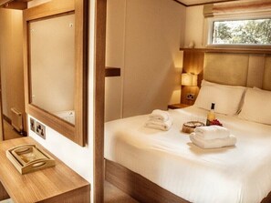 2 Schlafzimmer, individuell dekoriert, individuell eingerichtet