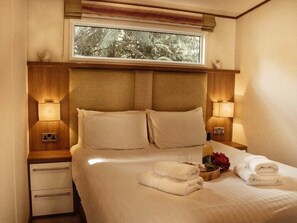 2 bedrooms, individually decorated, individually furnished - Slow You Down - Kelling Heath Holiday Park - 21026 (Holt)