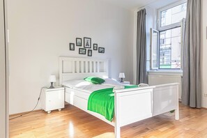 Basic Apartment - 3BR Belvedere Bookable for Long Stays (Vienna)