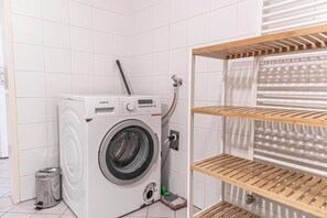 Bathroom - 3BR Belvedere Bookable for Long Stays (Vienna)