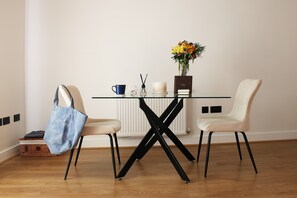 Dining - Battersea Apartment with Parking (London)