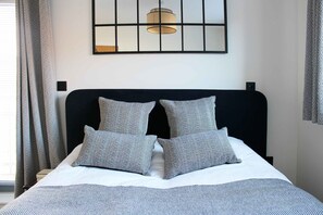 1 dormitorio, tabla de planchar con plancha, wifi y ropa de cama