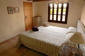4 chambres, fer et planche à repasser, Wi-Fi, draps fournis