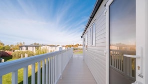 Property grounds - Spacious 3 Bed - Seabreeze Lodge - Seton Sands (Prestonpans)