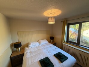 Iron/ironing board, free WiFi - Croydon Lodge (Minehead)