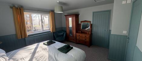 Iron/ironing board, free WiFi