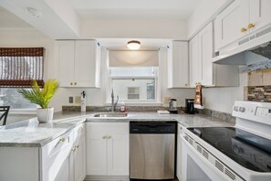 Private kitchen - CBI Havens is set in a calm and well‑connected pocket of Milwaukee, (Milwaukee)